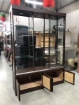 台北二手家具買賣 推薦 泰山宏品中古傢俱館 D010917 * 胡桃色玻璃展示櫃 *二手中古 展示櫃 收納櫃 邊櫃 酒櫃