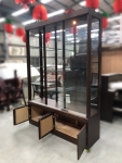 台北二手家具買賣 推薦 泰山宏品中古傢俱館 D010917 * 胡桃色玻璃展示櫃 *二手中古 展示櫃 收納櫃 邊櫃 酒櫃