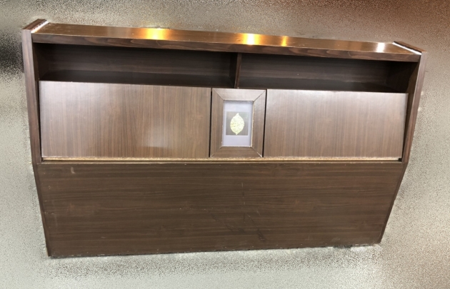 台北二手家具買賣 推薦 泰山宏品中古傢俱館 B22506 * 胡桃5尺床頭箱* 二手中古 床頭片 床頭箱 床頭櫃 床邊櫃