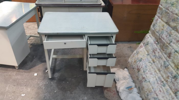 樂居二手傢俱 全新中古家具賣場*C07252HJJ1 四抽辦公桌*書桌 辦公桌 洽談桌 會議桌 工作桌 中古辦公桌椅