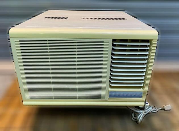 台中2手傢俱【樂居二手家具館】A0718FJJ 聲寶SAMPO窗型1.3頓冷氣 冷氣機*洗衣機 家電 4折出清