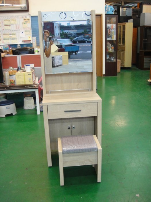 樂居二手家具館 BN-C05*全新庫存洗白鏡台/化妝桌/梳妝檯*租屋套房全新 2手臥室家具拍賣 床組 床墊 床架 床板