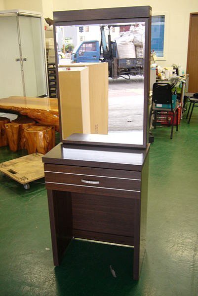 樂居二手家具館 全新中古傢俱賣場 B103全新維也納胡桃木鏡台 化妝桌 梳妝桌椅 梳妝鏡台 書桌椅 辦公桌椅 會議桌椅