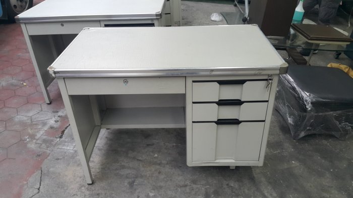 樂居二手家具 家電 全新中古家具賣場 CE1208AJE 四抽辦公桌*鐵桌 書桌 電腦桌 工作桌 2手辦公家具買賣