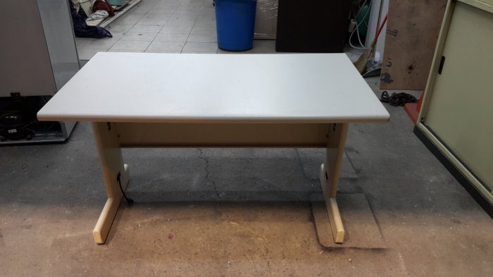 樂居二手家具＊CE1125AJJ 白面OA辦公桌＊書桌 電腦桌 工作桌 辦公桌 台中二手辦公家具買賣/OA桌椅/會議桌